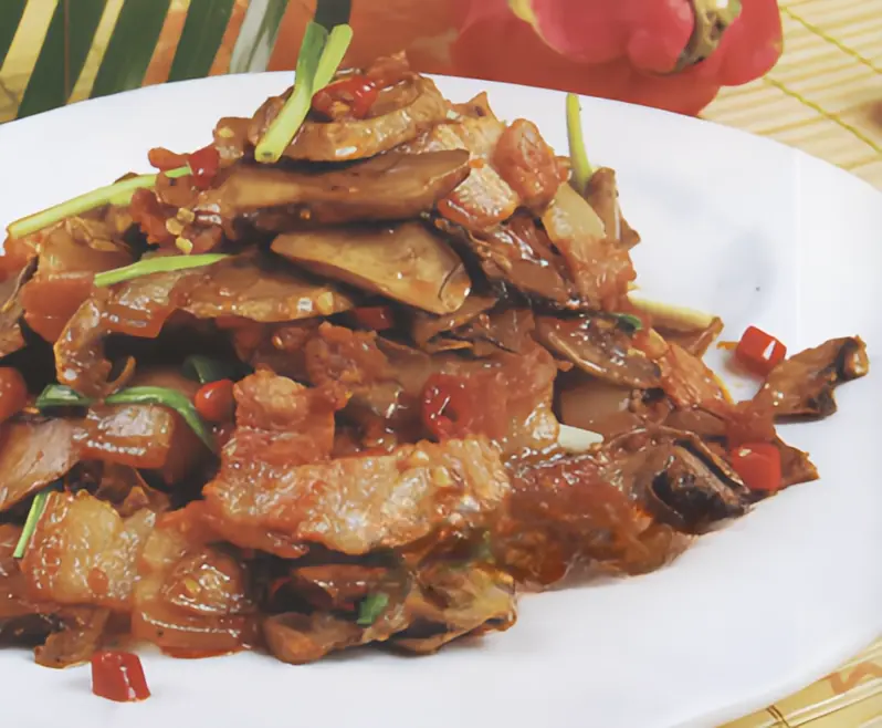 （济南天禧舜和酒店创新菌菇菜品）酸肉野山菌（附自制酸肉做法）