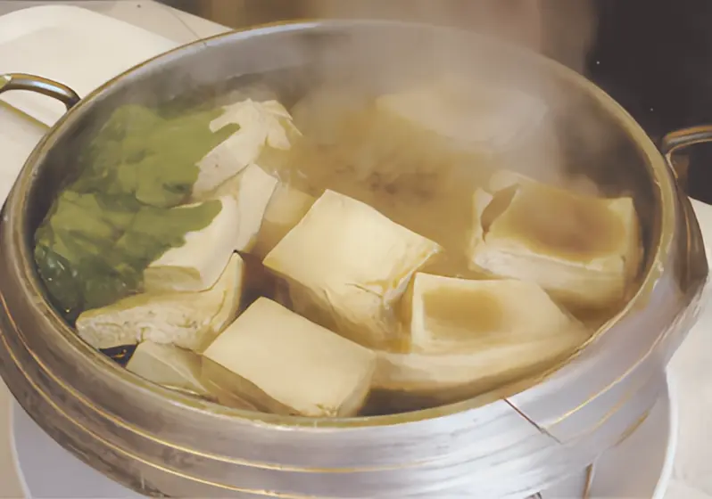 （济南舜泉楼官邸私家菜历城宾馆店创意菜品）招牌含羞豆腐（附特制豆腐汤的熬制）