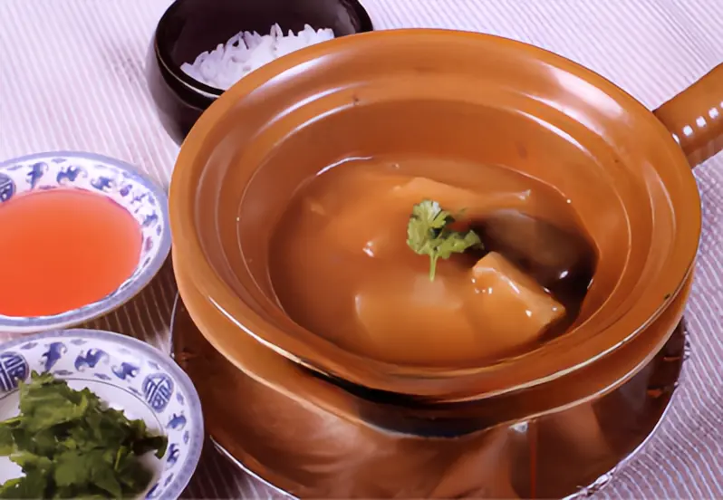 （济南舜耕山庄南风阁鲁菜馆秋冬新食材换季菜）菌汁原生翅（附自调菌汁与香菇油的制作）